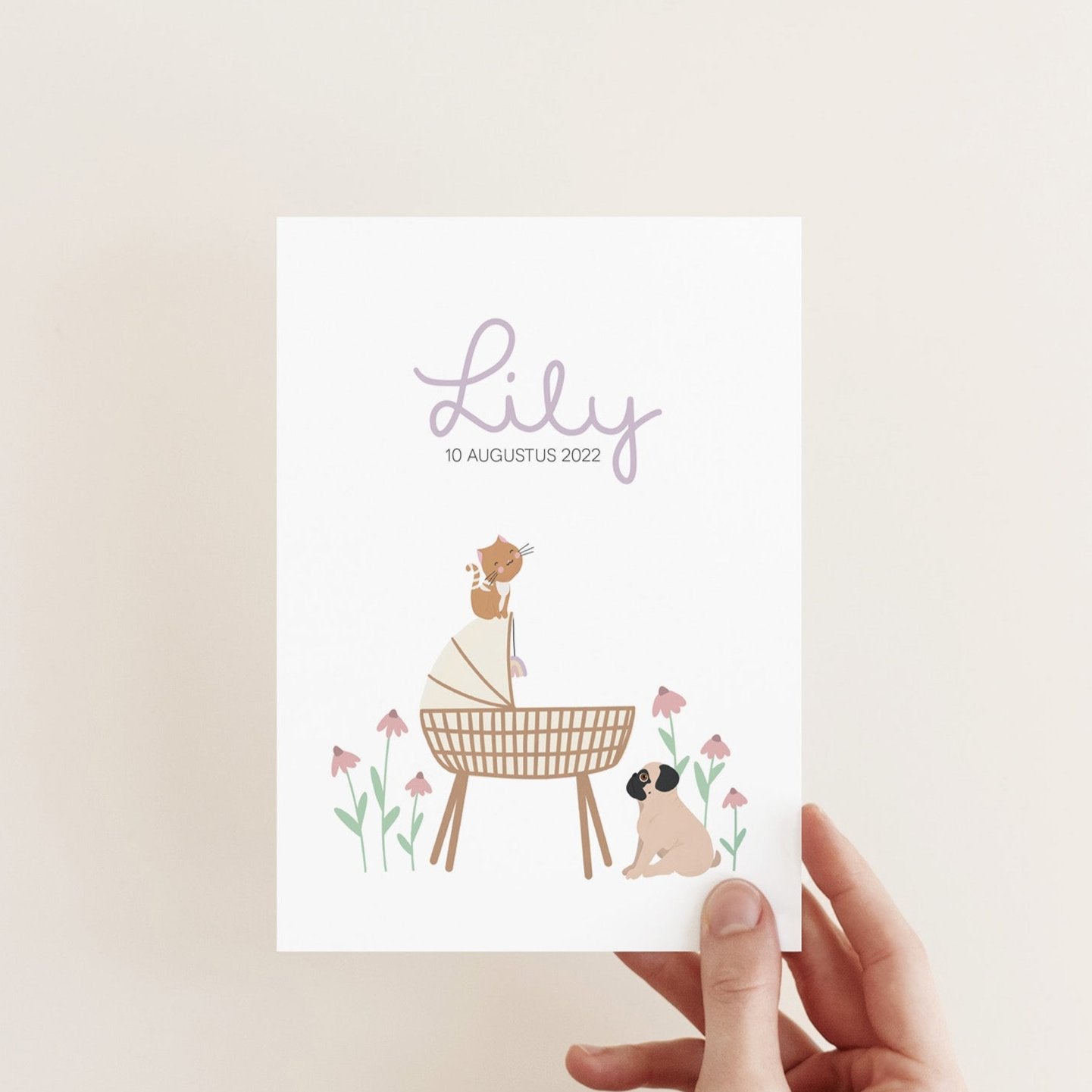 Gepersonaliseerd kaartje met hond, kat en wiegje. Paarse tekst