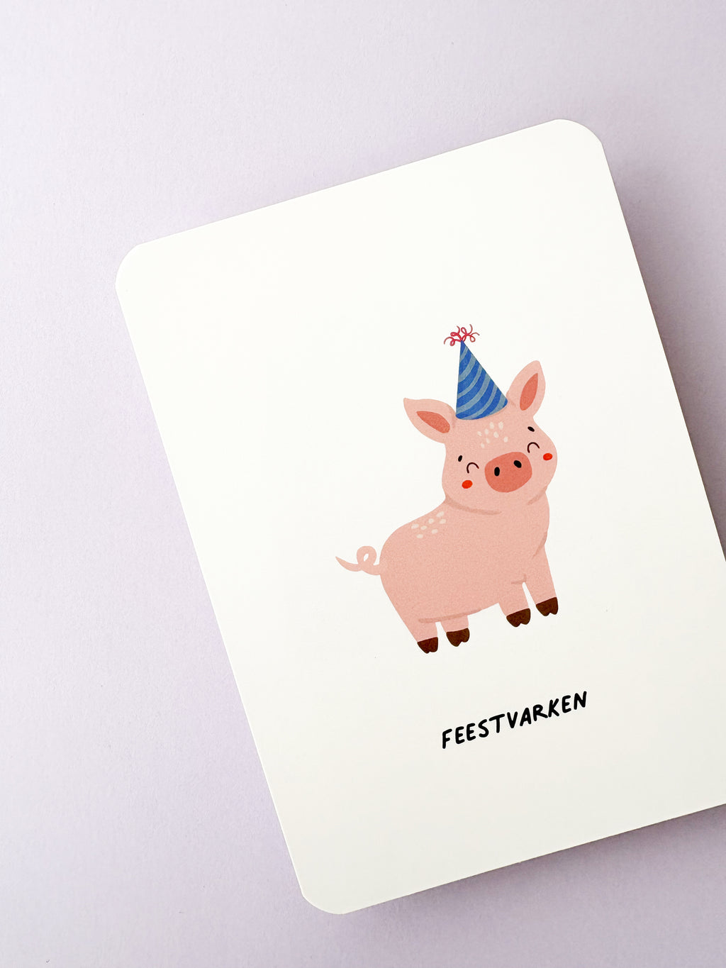 Grappige en lieve verjaardagskaart met illustratie van een varken met een feesthoedje