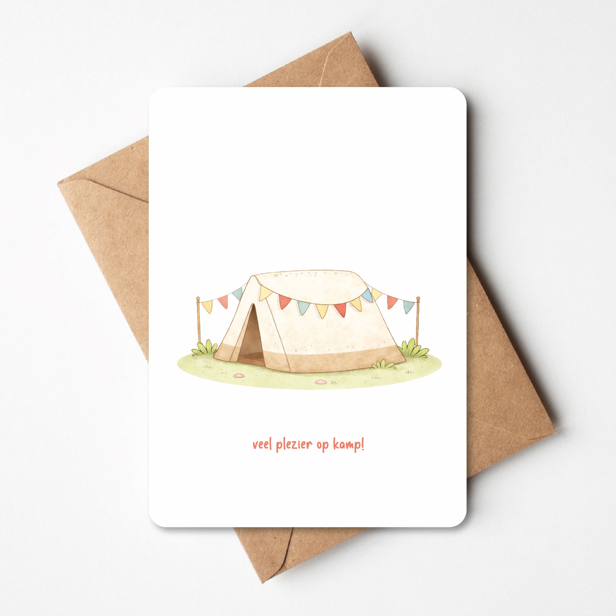 Kaartje met illustratie van tent met vlaggetjes 