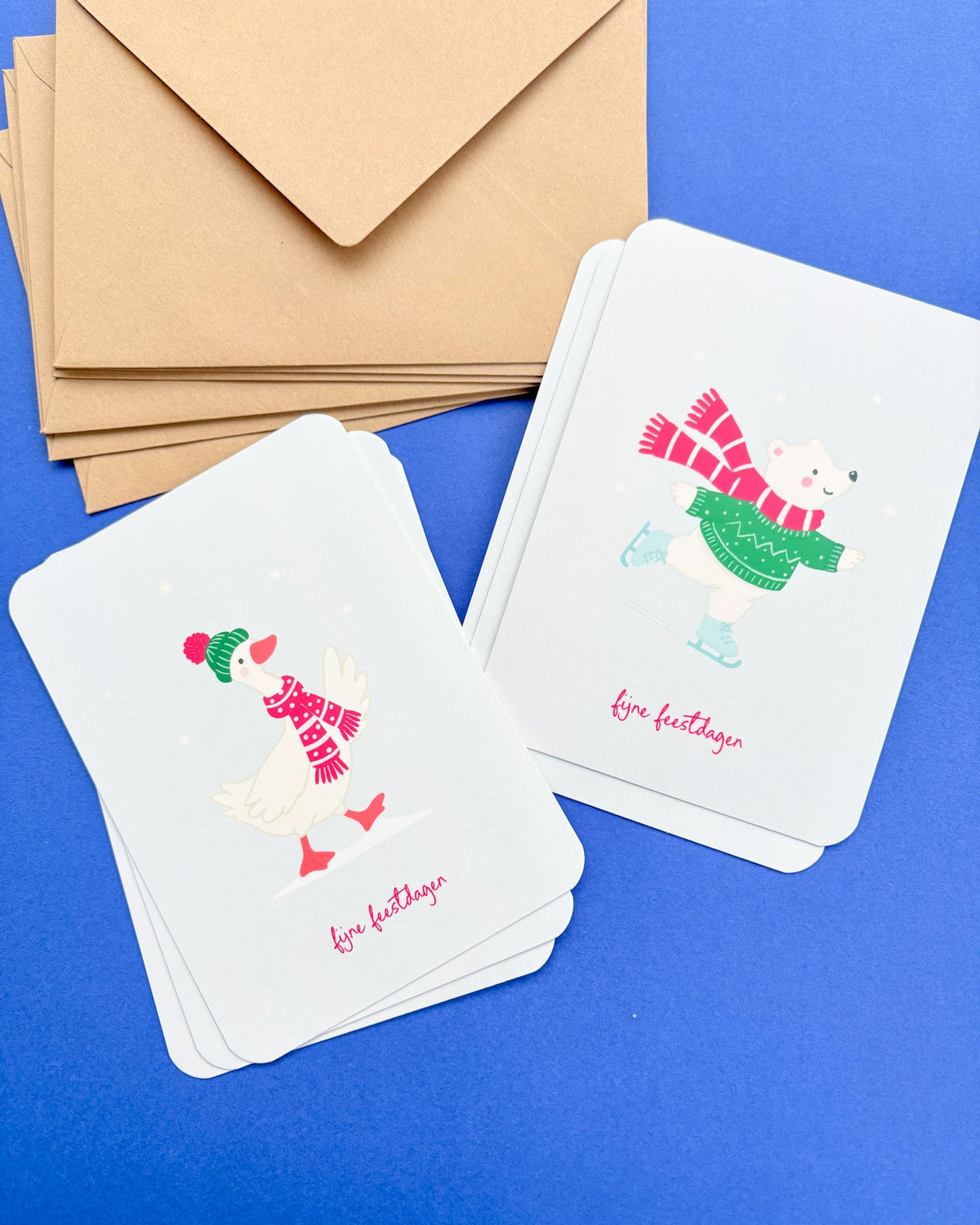 Moderne kerstkaarten set met afgeronde hoeken en handgetekende illustraties