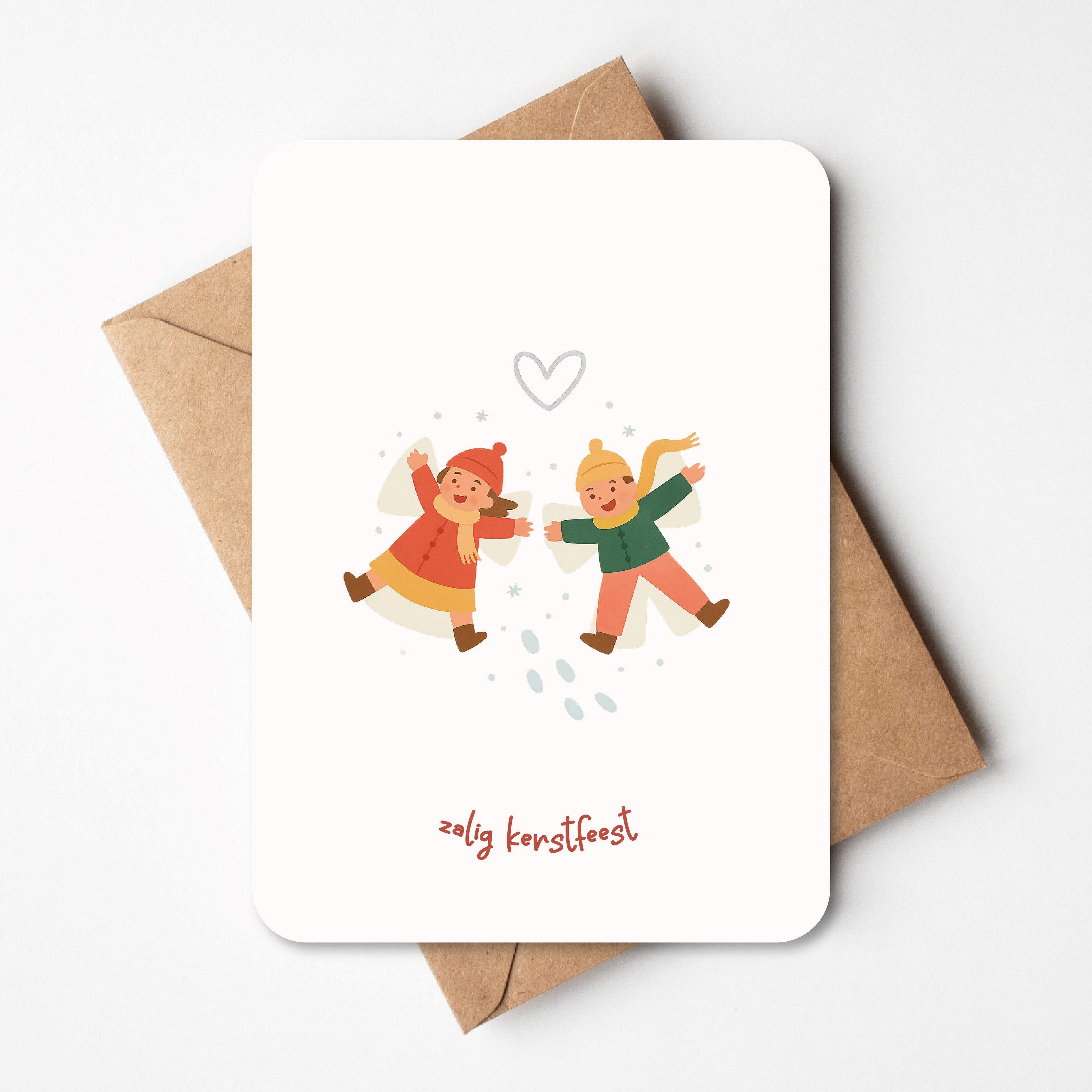 twee kindjes maken sneeuwengel