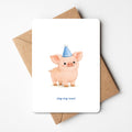Schattig wenskaartje voor verjaardag van een kindje. Illustratie van een varkentje met een feesthoedje op